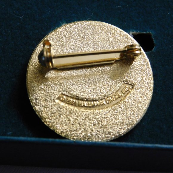 Hallmark Keepsake Ornament Collector's Club Member Pin 1991 - Picture 4 of 4